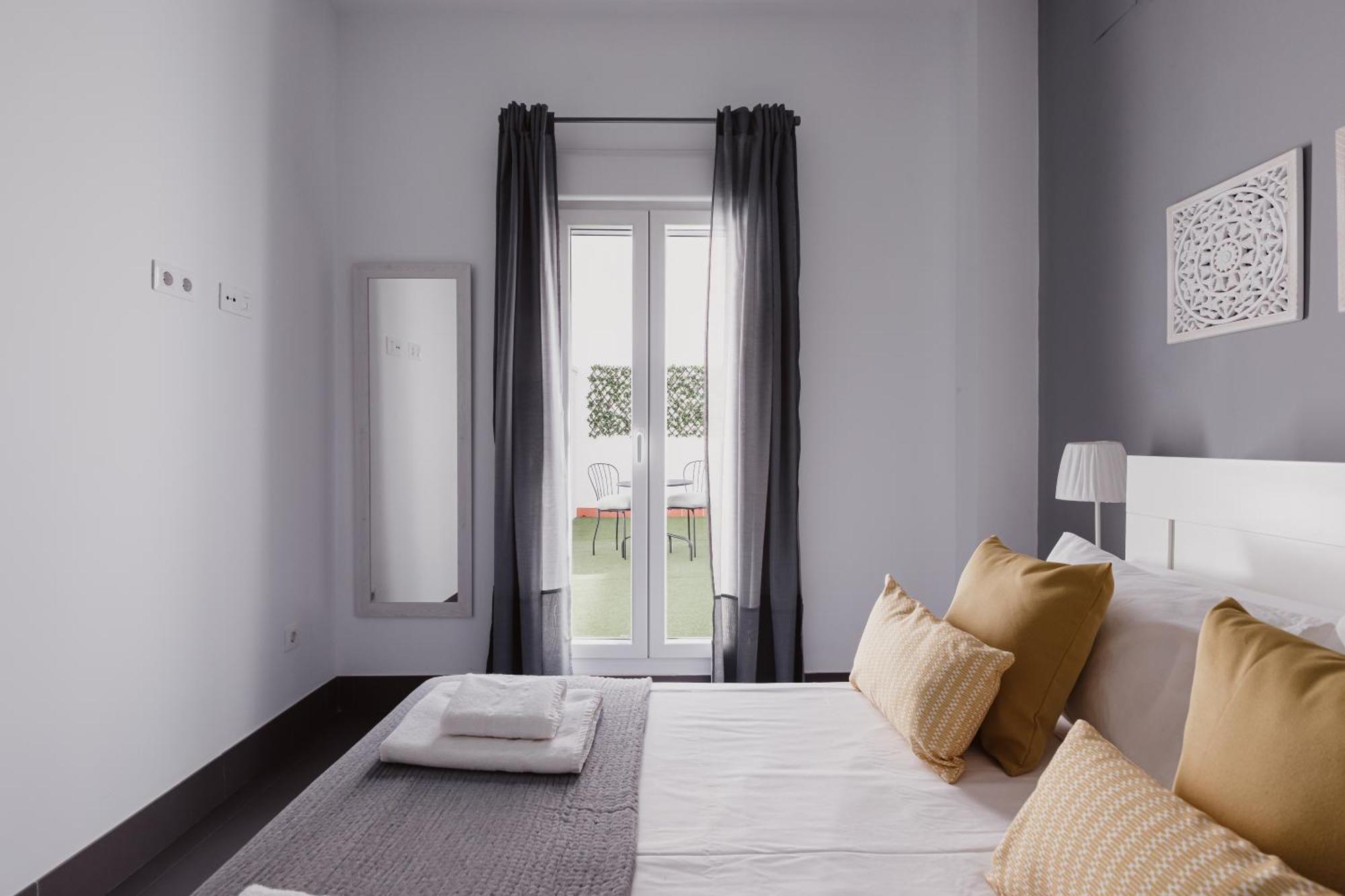 Quiet Terrace In Triana Close To The River * Siviglia